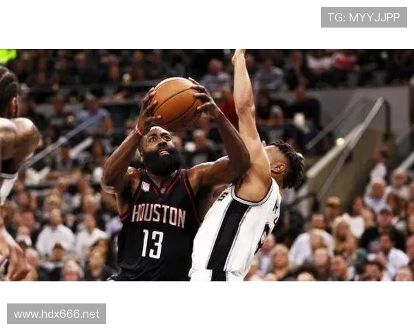 曼联连败暴露体系崩盘,非球员能力问题而是结构性失衡 曼联连败暴露体系崩盘,非球员能力问题而是结构性失衡