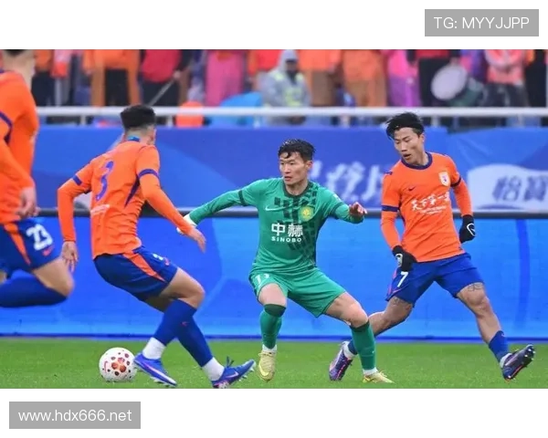 山东泰山关键战屡屡崩盘,防守稳定性与抗压能力面临严峻考验 山东泰山关键战屡屡崩盘,防守稳定性与抗压能力面临严峻考验