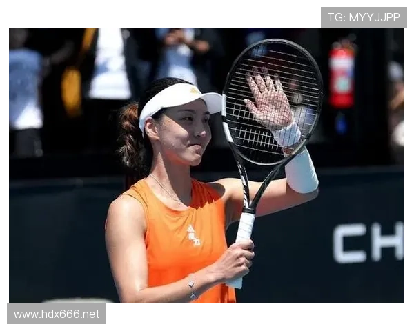 王欣瑜休息室里的保温杯比我手机还贵，啥生活啊这跨度太大了！