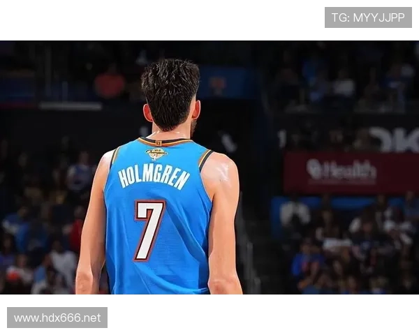 切特·霍姆格伦利用挡拆拉开空间提升内线效率引领球队攻防转换